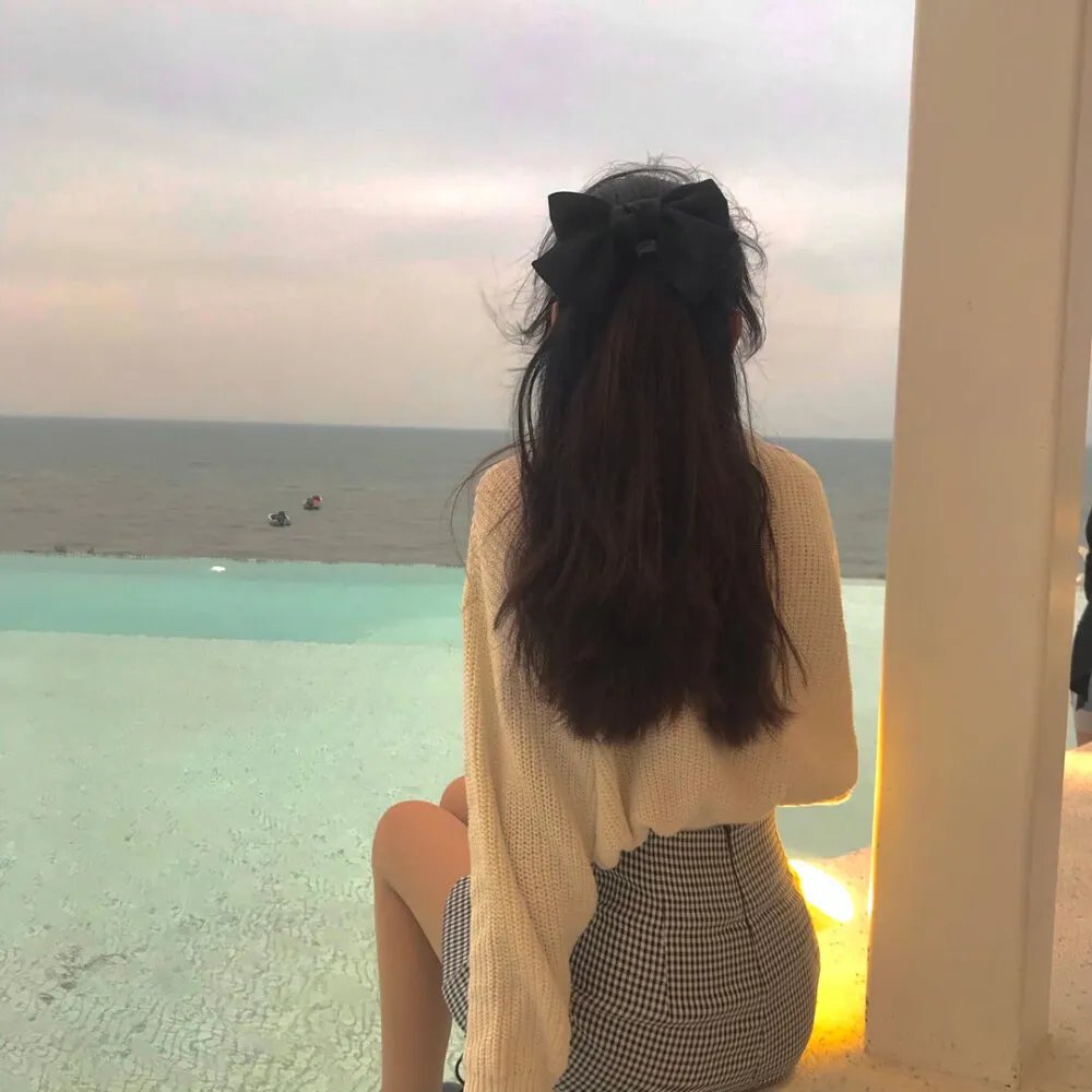 闪婚后!老公装穷装丑装植物人